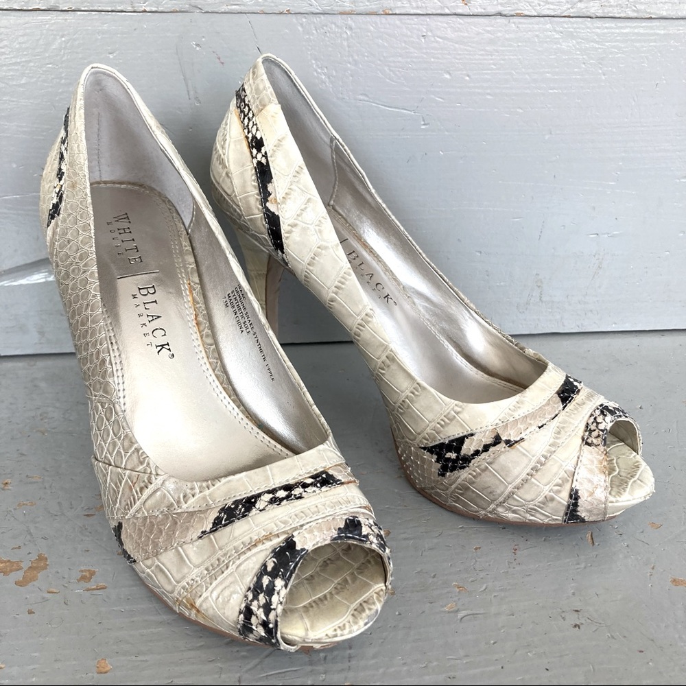 🐃- GUC- Shiny Snakeskin Detail Pumps